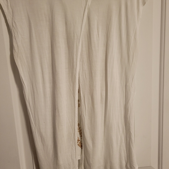 Jessica Simpson Cap Sleeve Top Open Split Back and Hobo Embroidered Front - Picture 4 of 4